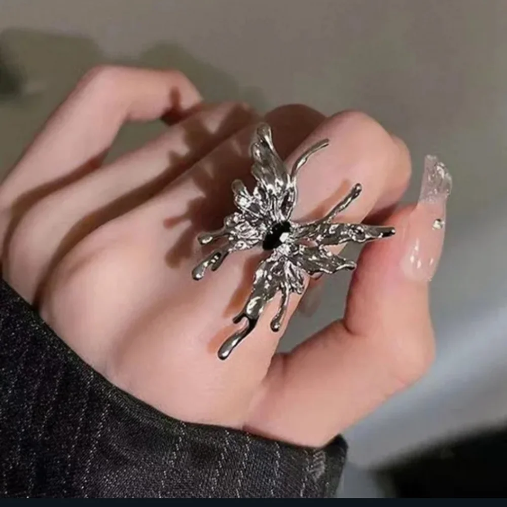 NWT Adorable Boho Silver Exaggerated Butterfly Adjustable Set Of Two Rings!!